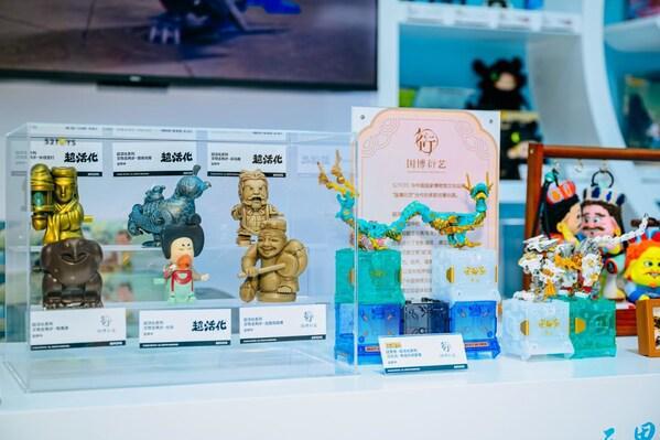 025服贸会 以IP玩具为载体连接全球玩家九游会真人游戏第一品牌52TOYS亮相2(图3)