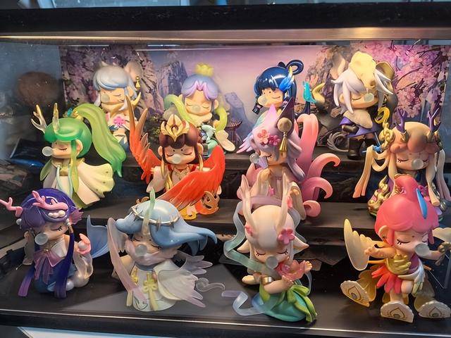 盲盒崛起杀出重围年销售额狂揽8亿!j9国际站外资霸榜潮玩市场?国货(图5) 盲盒崛起杀出重围年销售额狂揽8亿!j9国际站外资霸榜潮玩市场?国货(图5)